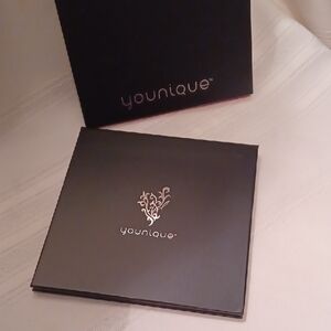 Younique Eyeshadow Palette (19)